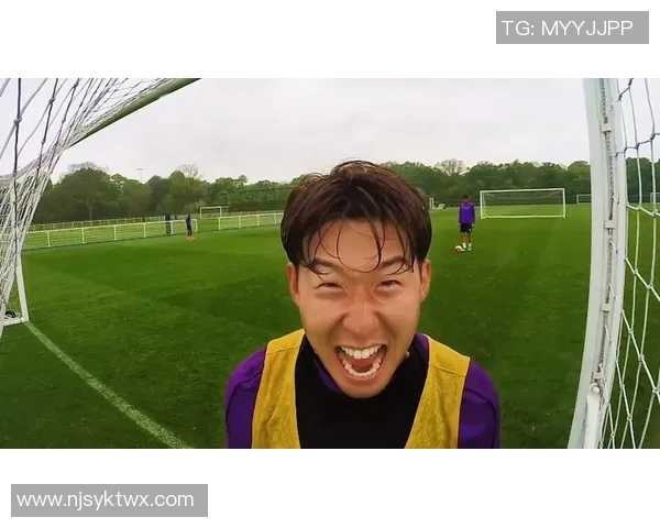 足球明星们的精彩瞬间与搞笑表情包大比拼谁能笑到最后